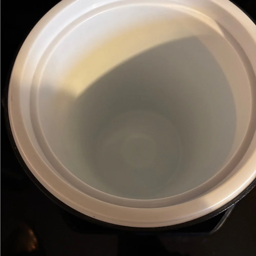 Black and White Ice Bucket with Handle